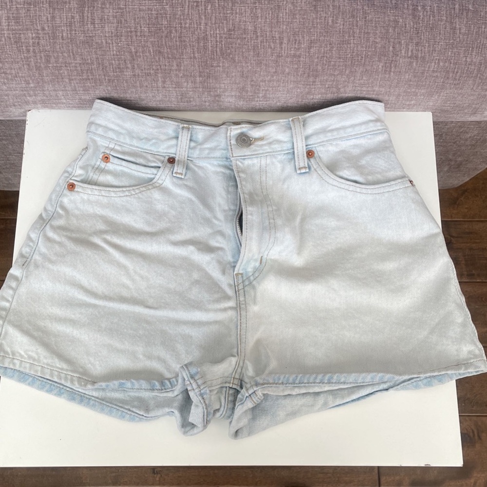 High rise Levi shorts